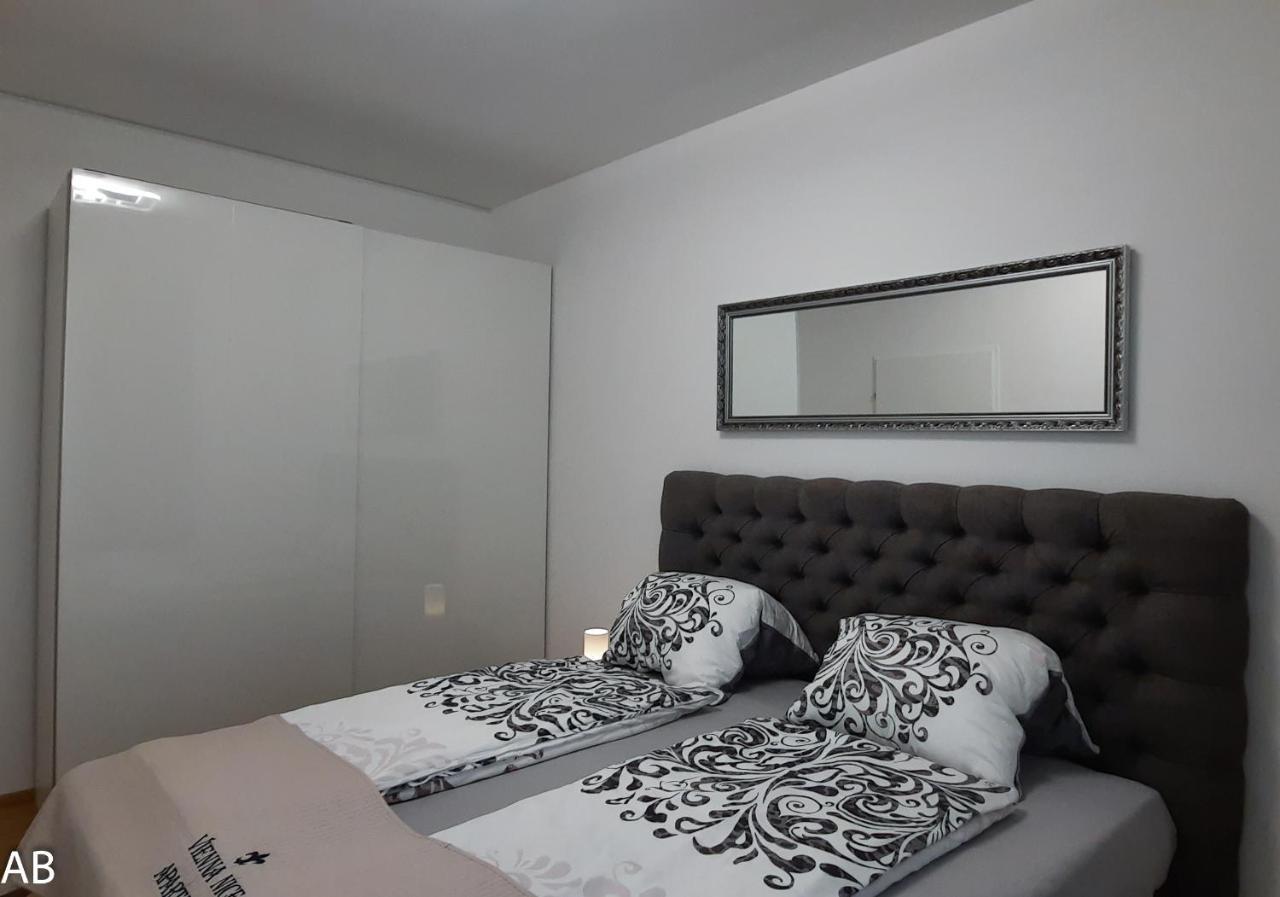 Superior Apartment & Rooftop Pool ウィーン エクステリア 写真